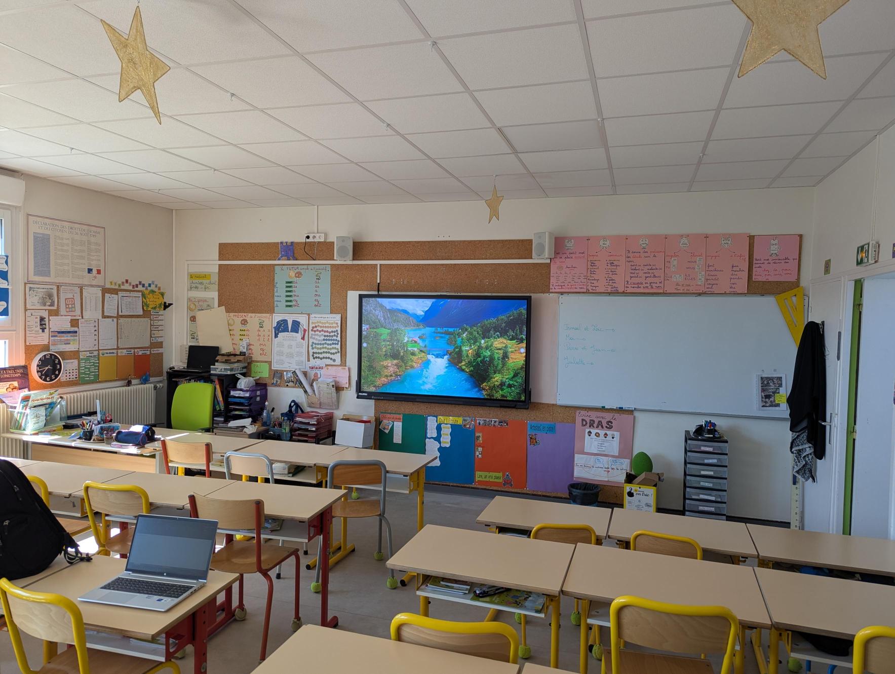 Installation d’écrans numériques interactifs (ENI) dans l’Oise